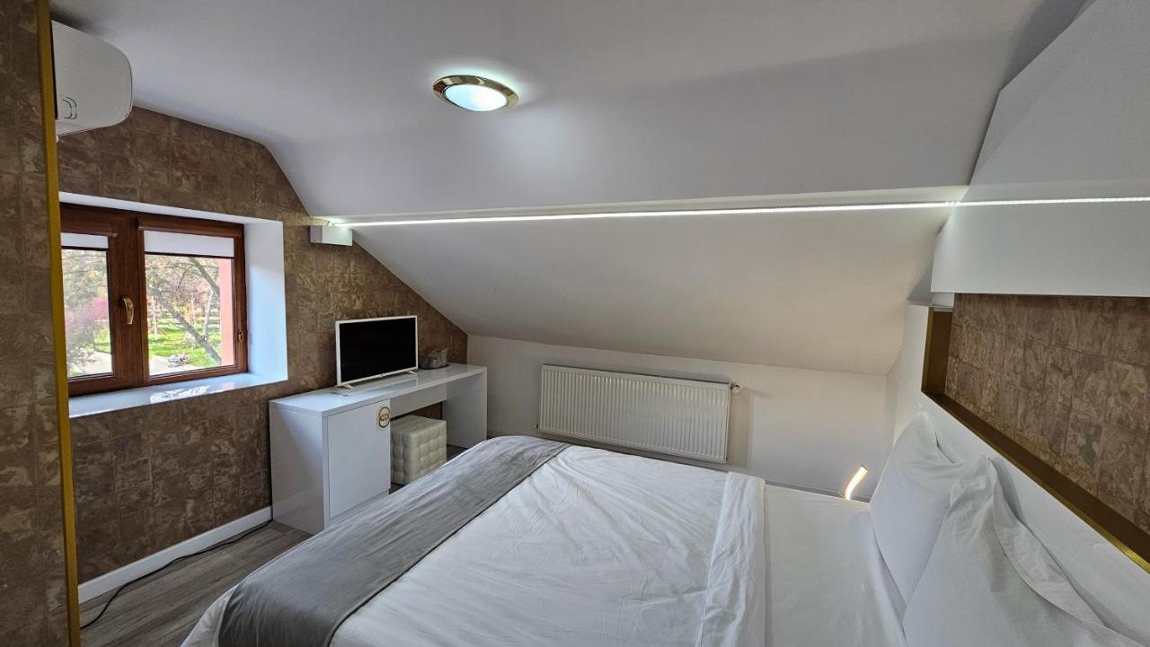 Colt De Rai Resita Bed and Breakfast Εξωτερικό φωτογραφία